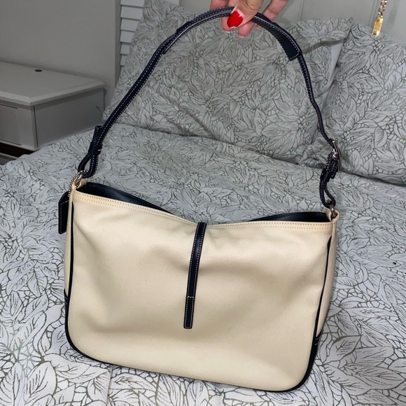 Coach Cream and Black Shoulder Bag with Structured Design - Picture 2 of 6